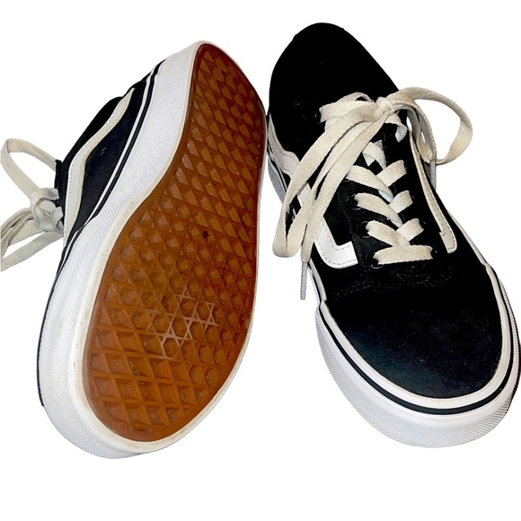 Women’s Vans Old Skool Lace Up Skate Sneakers Black and White Size 6 US - Picture 9 of 13